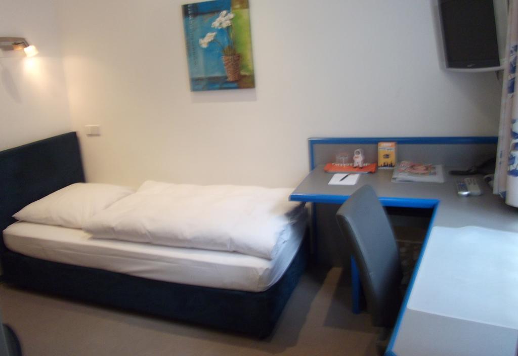 Hotel Alt - Tegel Berlin Oda fotoğraf