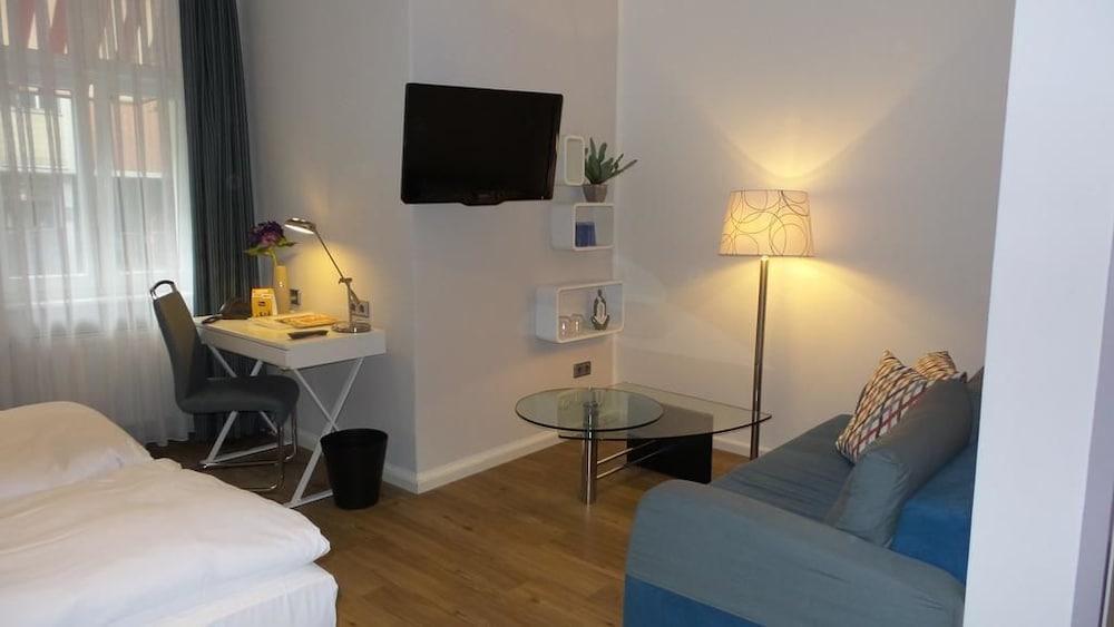 Hotel Alt - Tegel Berlin Dış mekan fotoğraf